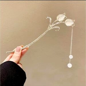 Brand New Gold Tone Tulip Pearl Rhinestone Hair Pin